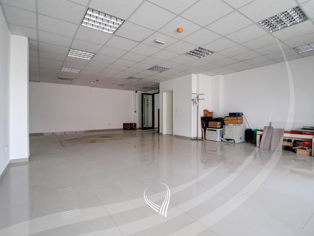 Local de 149,24 mètres carrés à vendre dans le quartier Mati 1 (2)