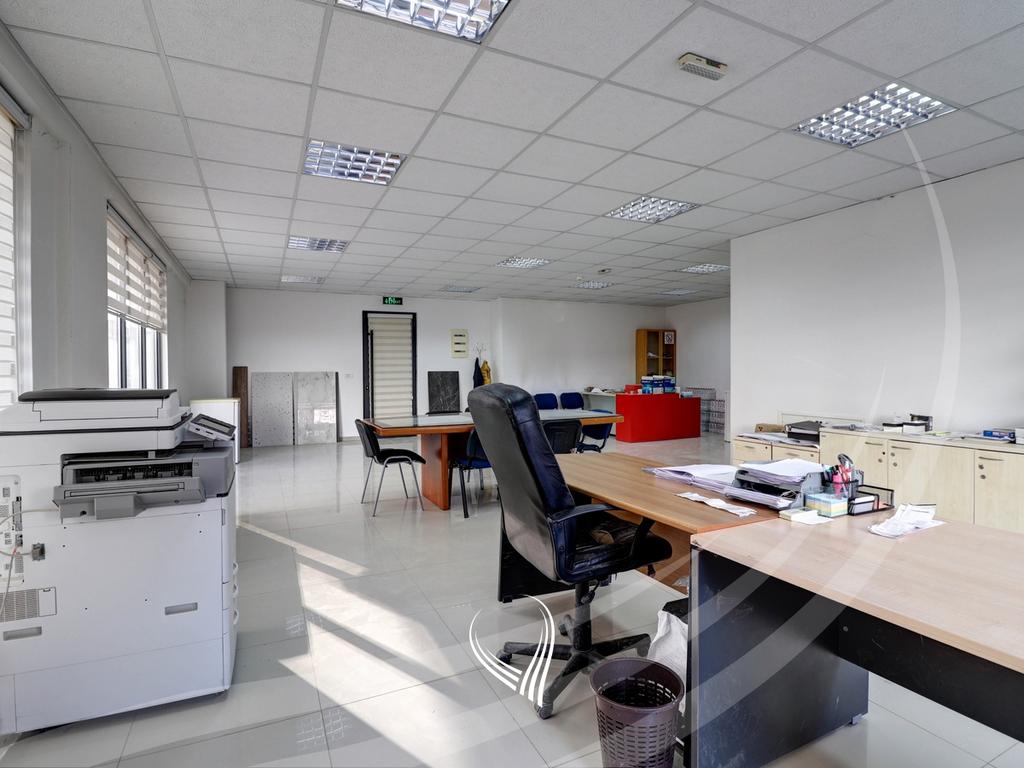 Local de 149,24 mètres carrés à vendre dans le quartier Mati 1 (7)