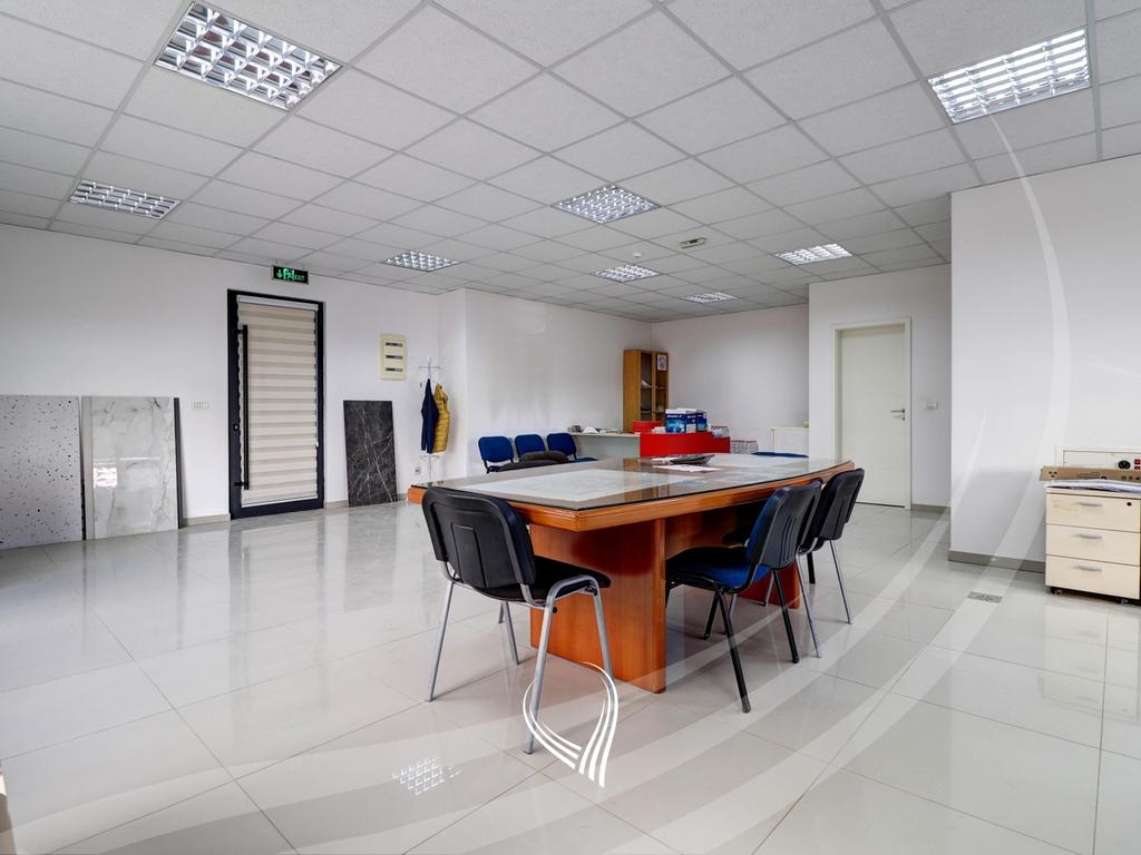 Local de 149,24 mètres carrés à vendre dans le quartier Mati 1 (8)