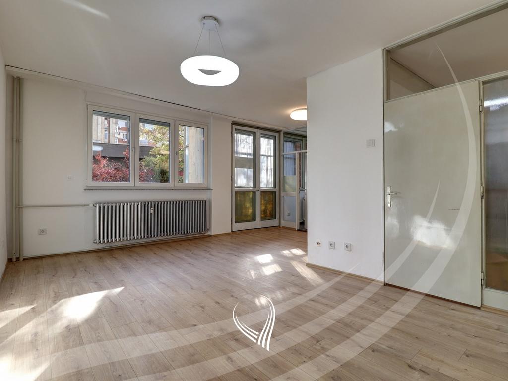 Office with 3 work rooms for rent in Aktash neighborhood