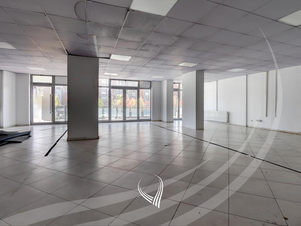 Local de 196,36 mètres carrés à vendre dans le quartier Lakrishtë (2)