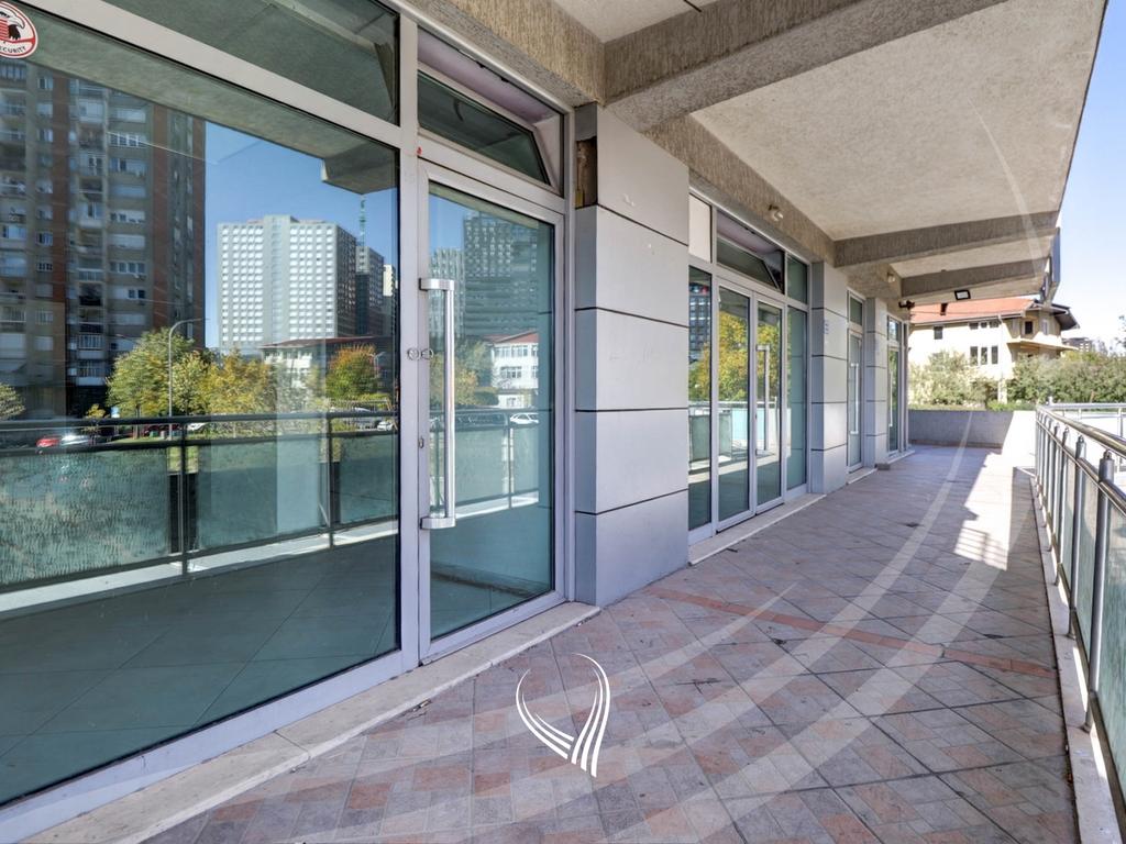 Local de 196,36 mètres carrés à vendre dans le quartier Lakrishtë (7)