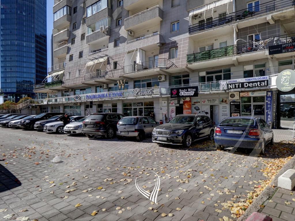 Local de 196,36 mètres carrés à vendre dans le quartier Lakrishtë (8)