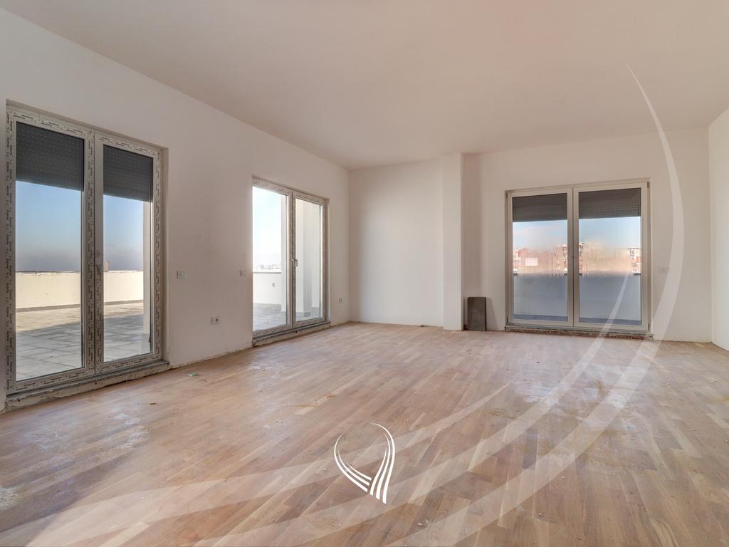 Attico con 4 camere da letto in vendita nel quartiere Mati 1 – Rruga a