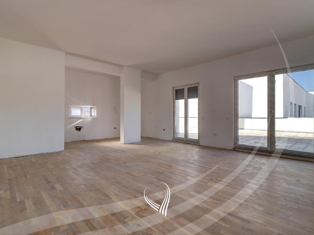 Attico con 4 camere da letto in vendita nel quartiere Mati 1 – Rruga a (2)