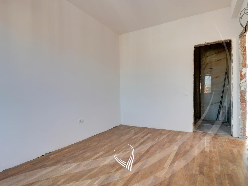 Attico con 4 camere da letto in vendita nel quartiere Mati 1 – Rruga a (7)