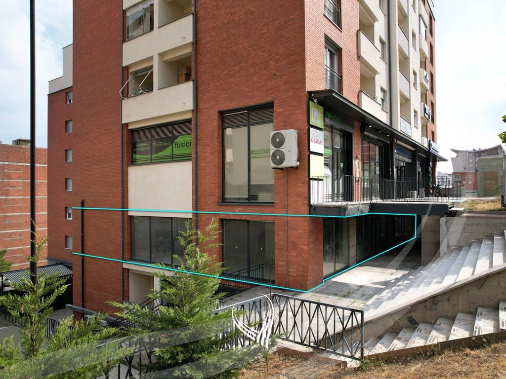 Local comercial de 300 metros cuadrados en venta en el barrio Arbëria – Dragodan