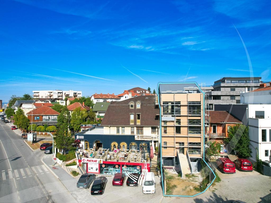 Proprietà commerciale di 579 metri quadrati in affitto nel quartiere Bregu i Diellit (2)