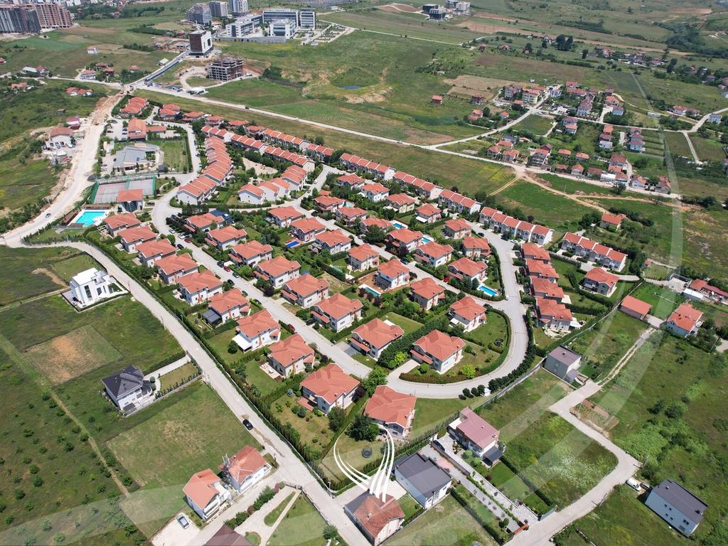 Shtëpi 300 metra katror me qira në fshatin ndërkombëtar - international village (8)