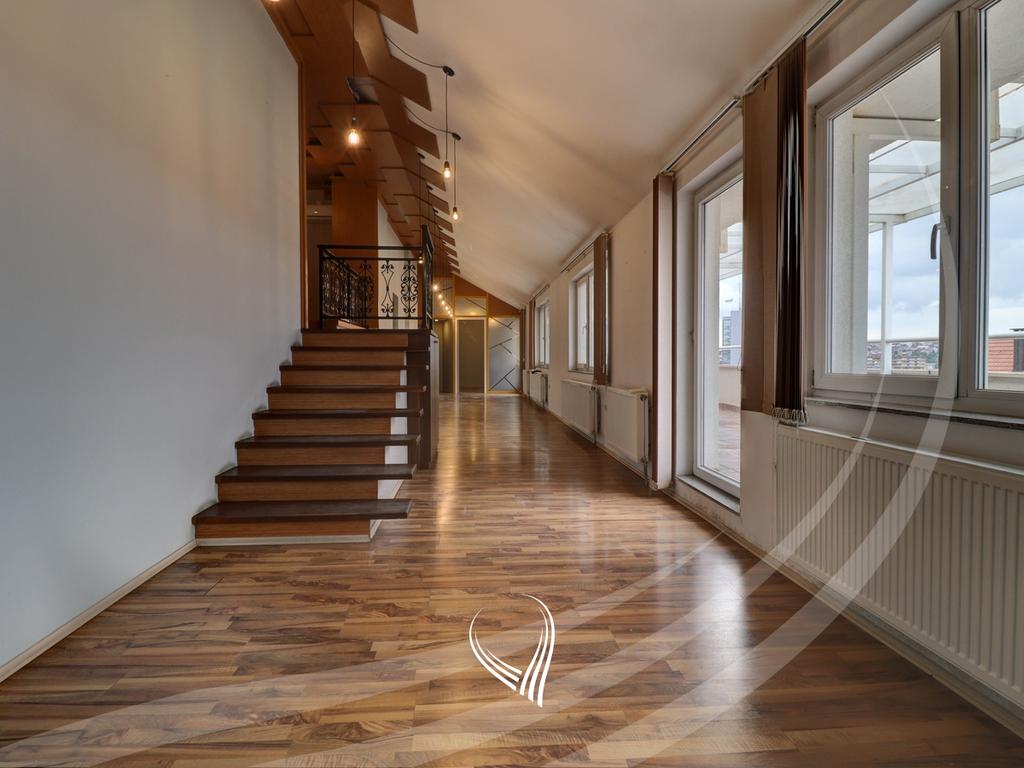 Ufficio di 203 m² + 60 m² di terrazza in affitto nel quartiere dodona