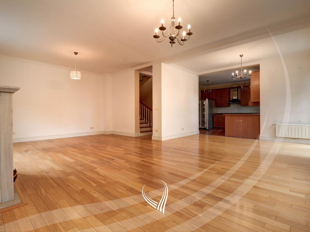Casa de 330 metros quadrados para alugar no village internacional (4)