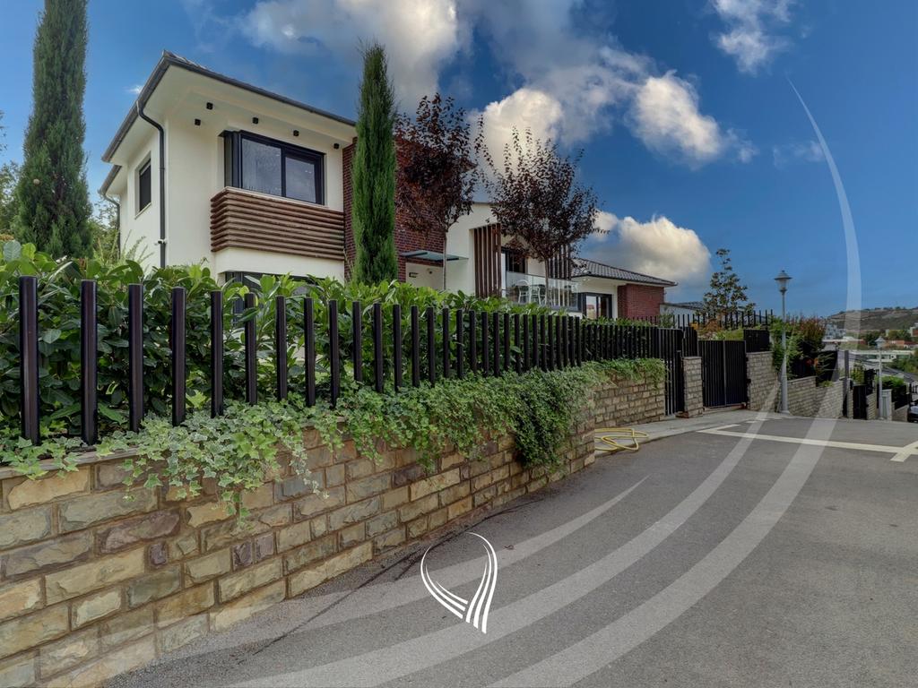 Casa con 4 dormitorios en alquiler en el barrio sofalia hills