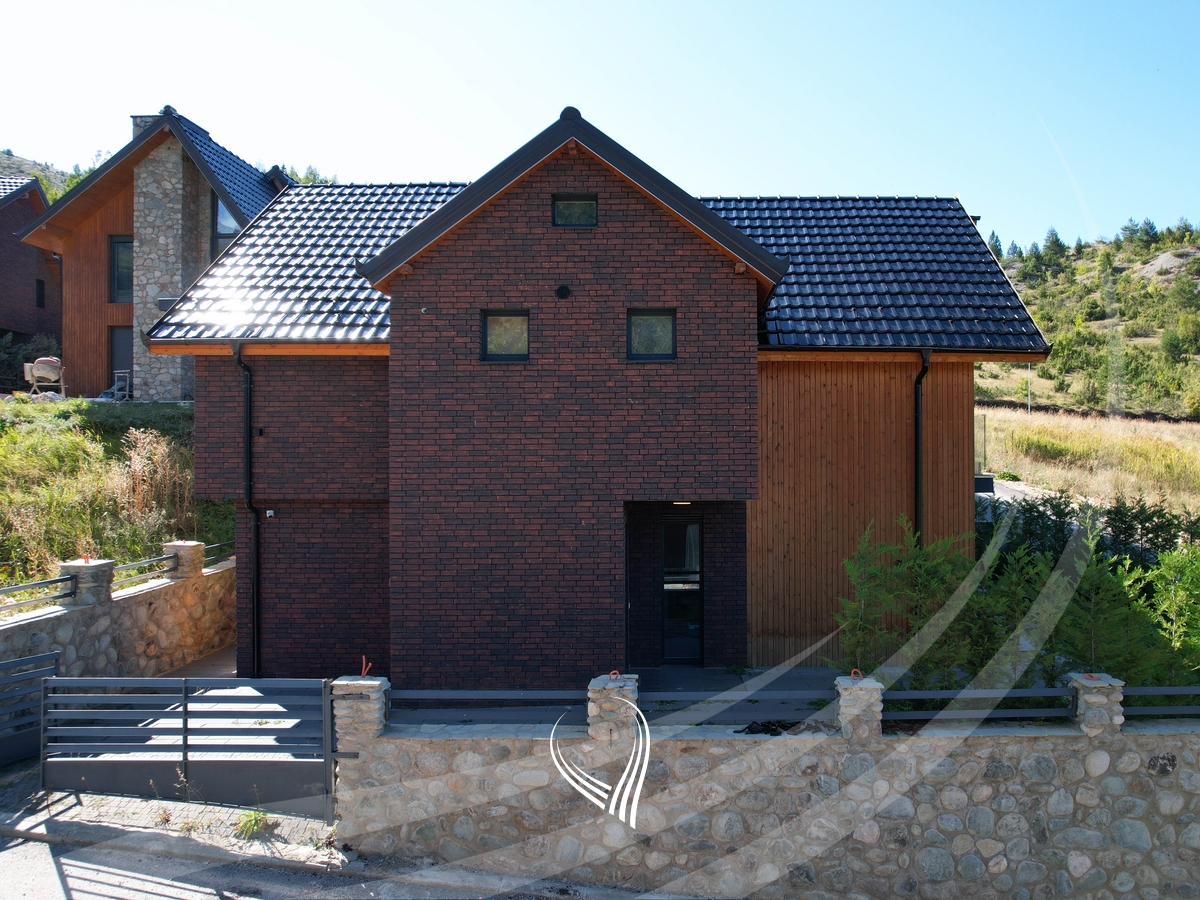 Villa de 200 metros cuadrados en venta en brezovicë