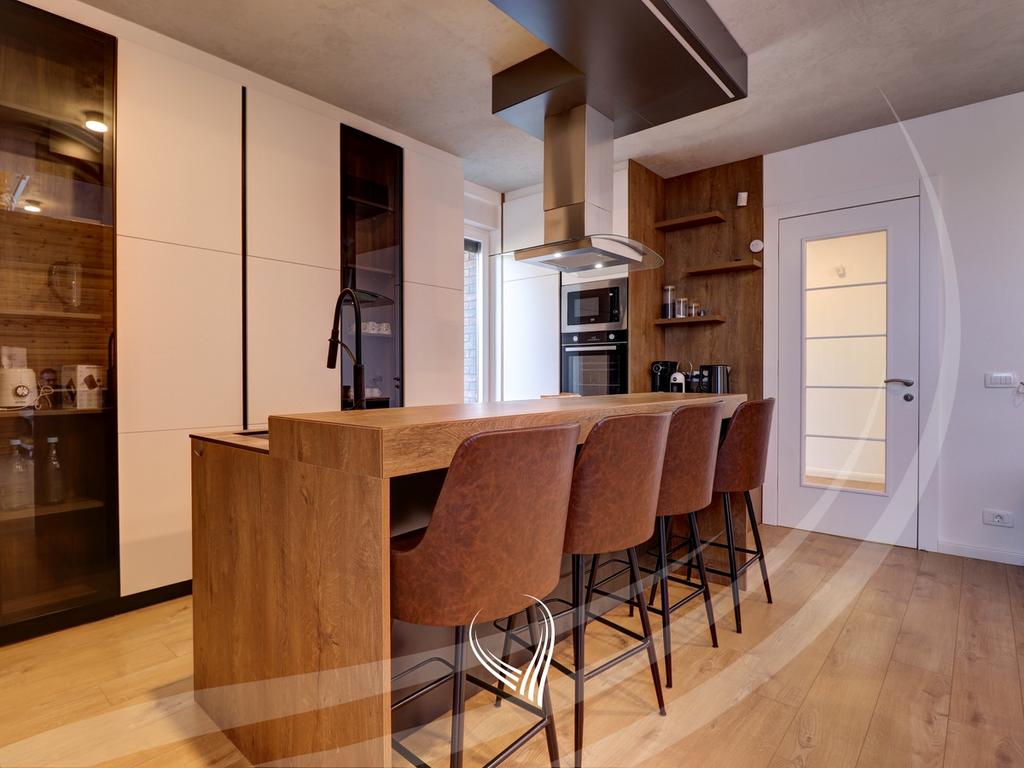Villa de 200 metros cuadrados en venta en brezovicë
