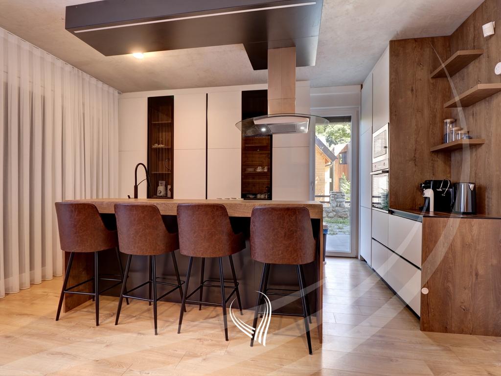 Villa de 200 metros cuadrados en venta en brezovicë