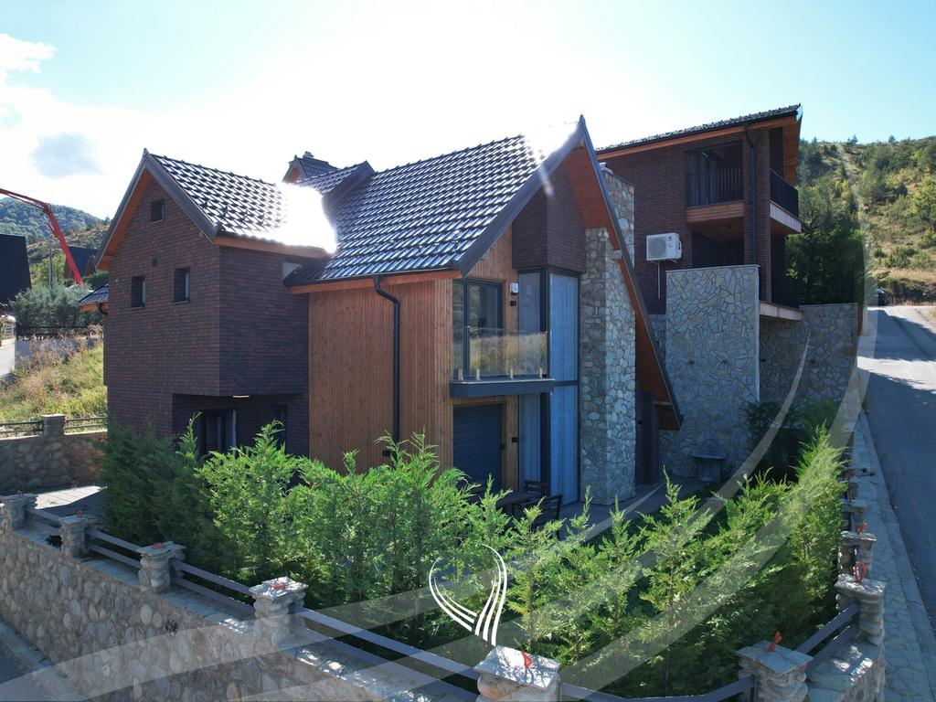 Villa de 200 metros cuadrados en venta en brezovicë