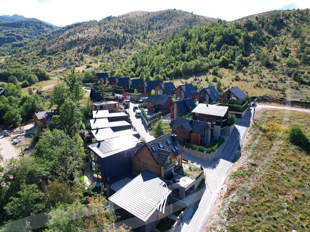 Villa de 200 metros cuadrados en venta en brezovicë