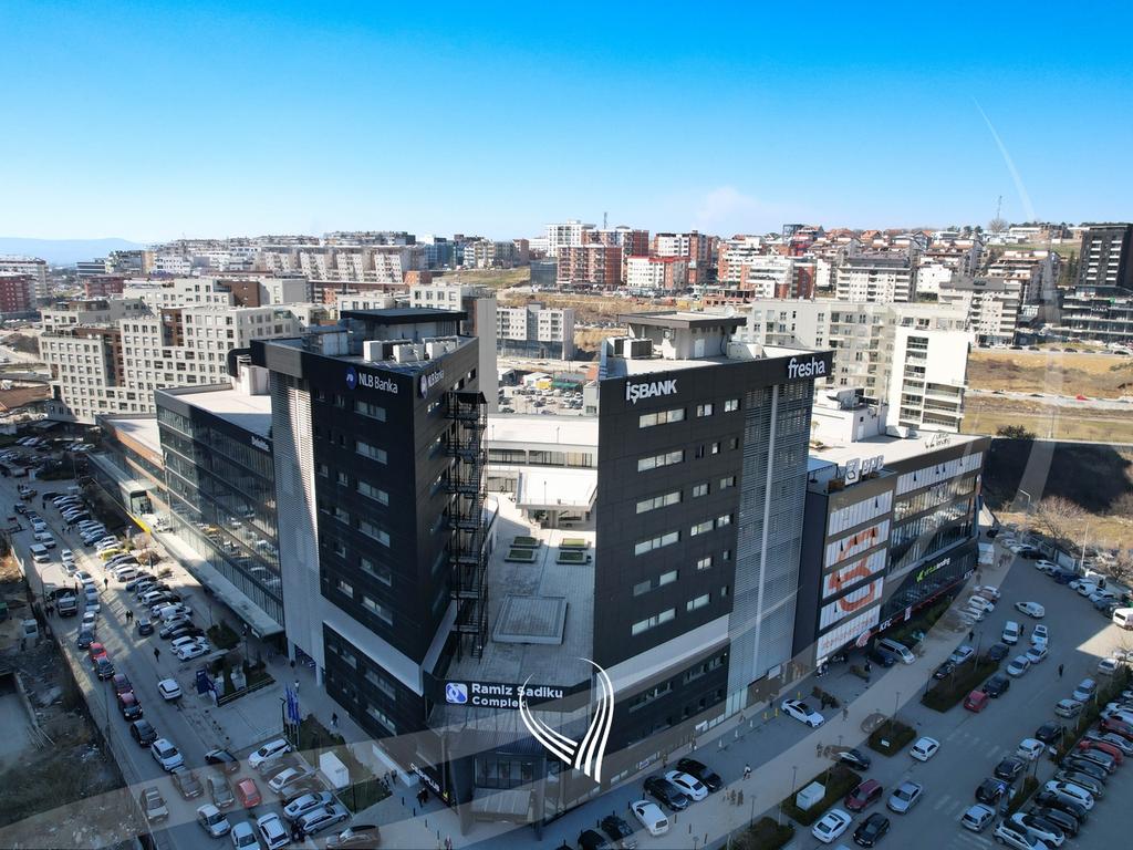 Spazio commerciale per ufficio di 512 metri quadrati in affitto nel quartiere Lakrishtë – Complesso ramiz sadiku