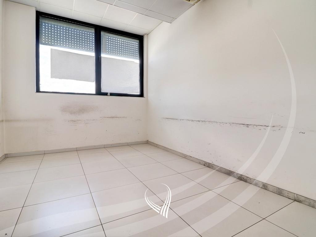 Spazio commerciale per ufficio di 512 metri quadrati in affitto nel quartiere Lakrishtë – Complesso ramiz sadiku (6)
