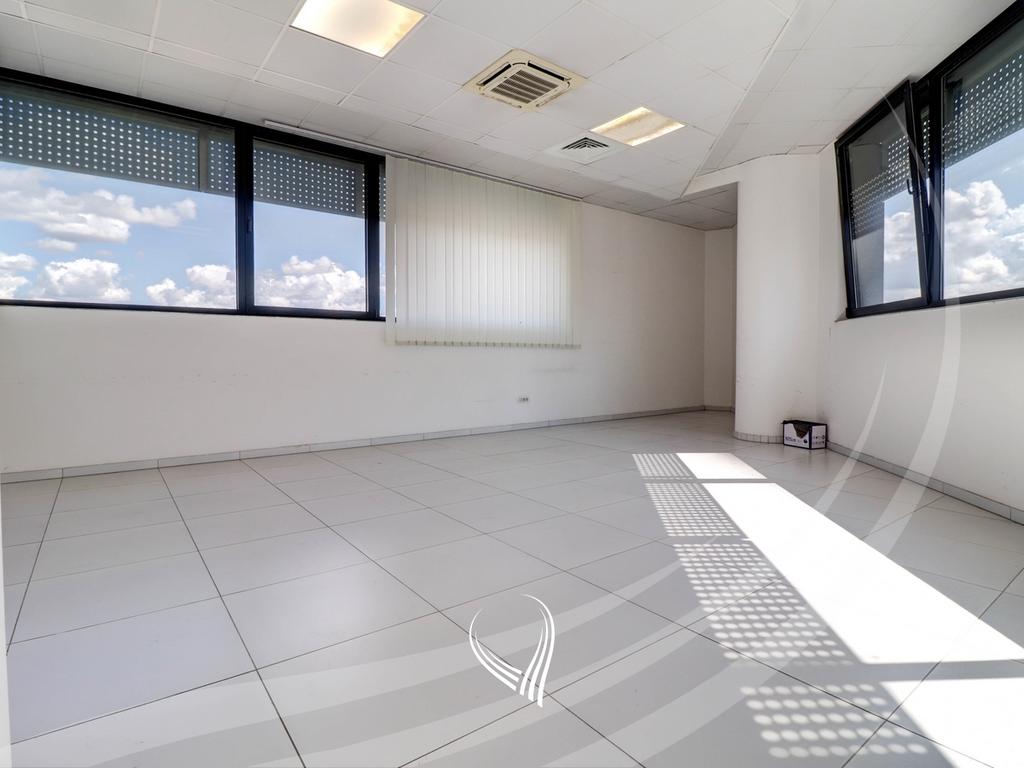 Spazio commerciale per ufficio di 512 metri quadrati in affitto nel quartiere Lakrishtë – Complesso ramiz sadiku (8)