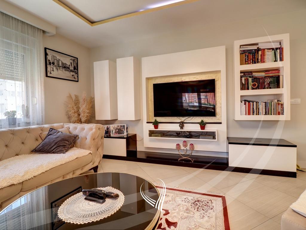 Penthouse me 4 dhoma gjumi në shitje në lagjen Mati 1 (4)