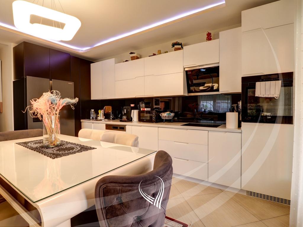 Penthouse me 4 dhoma gjumi në shitje në lagjen Mati 1 (5)
