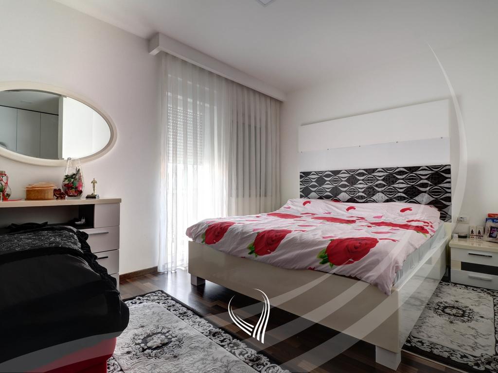 Penthouse me 4 dhoma gjumi në shitje në lagjen Mati 1 (7)