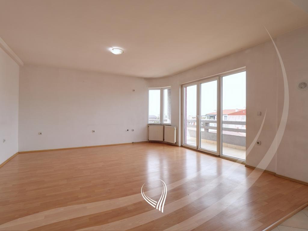 Zyre me 4 dhoma pune me qira në lagjen Aktash (2)