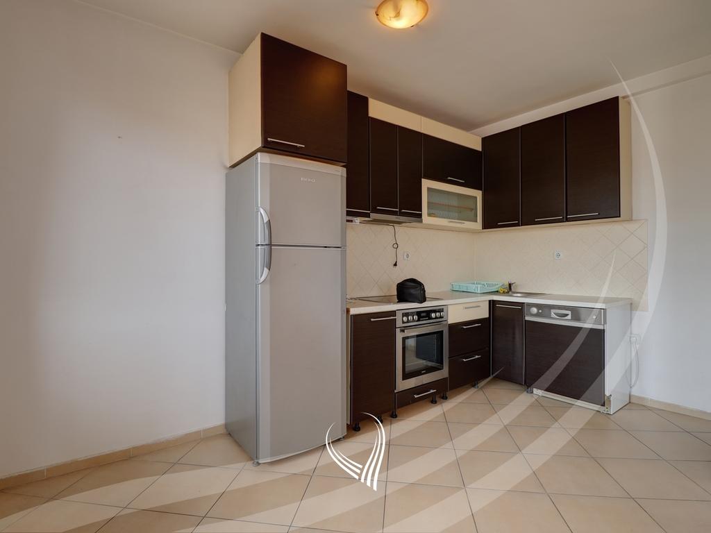 Zyre me 4 dhoma pune me qira në lagjen Aktash (4)