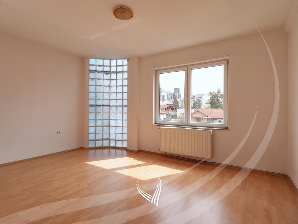 Zyre me 4 dhoma pune me qira në lagjen Aktash (5)