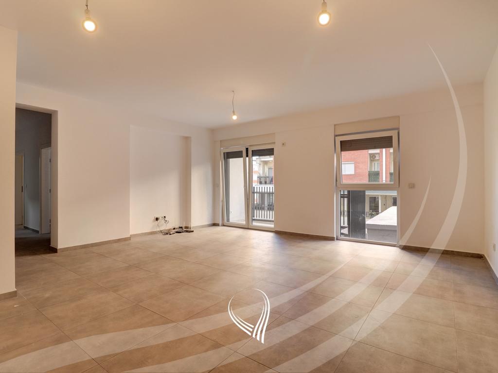 Bureau avec 6 pièces pour travailler à louer dans le quartier Mati 1 – Rue c