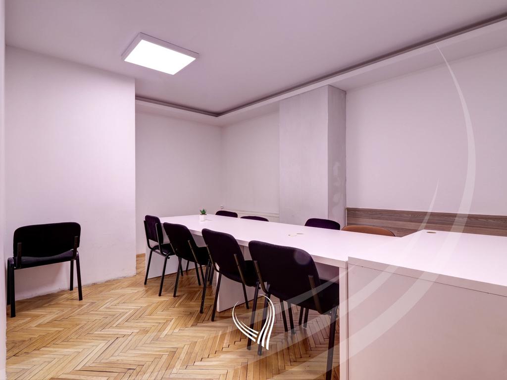 Bureau avec 3 pièces pour travailler à louer dans le quartier Pejton (3)