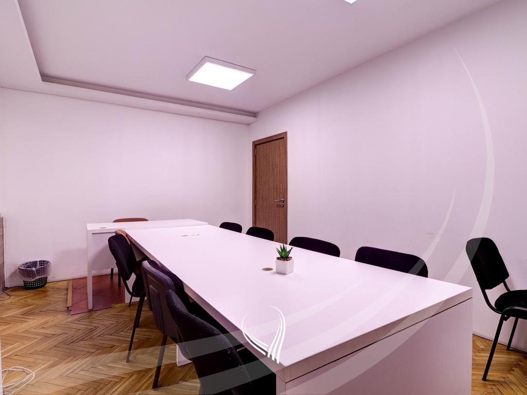 Bureau avec 3 pièces pour travailler à louer dans le quartier Pejton (4)