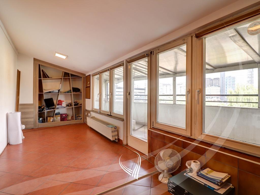 Bureau avec 3 pièces pour travailler à louer dans le quartier Pejton (5)