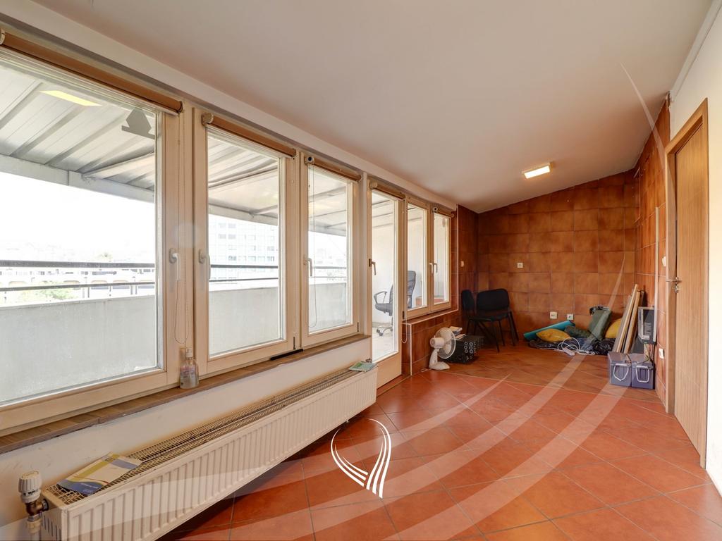 Bureau avec 3 pièces pour travailler à louer dans le quartier Pejton (6)