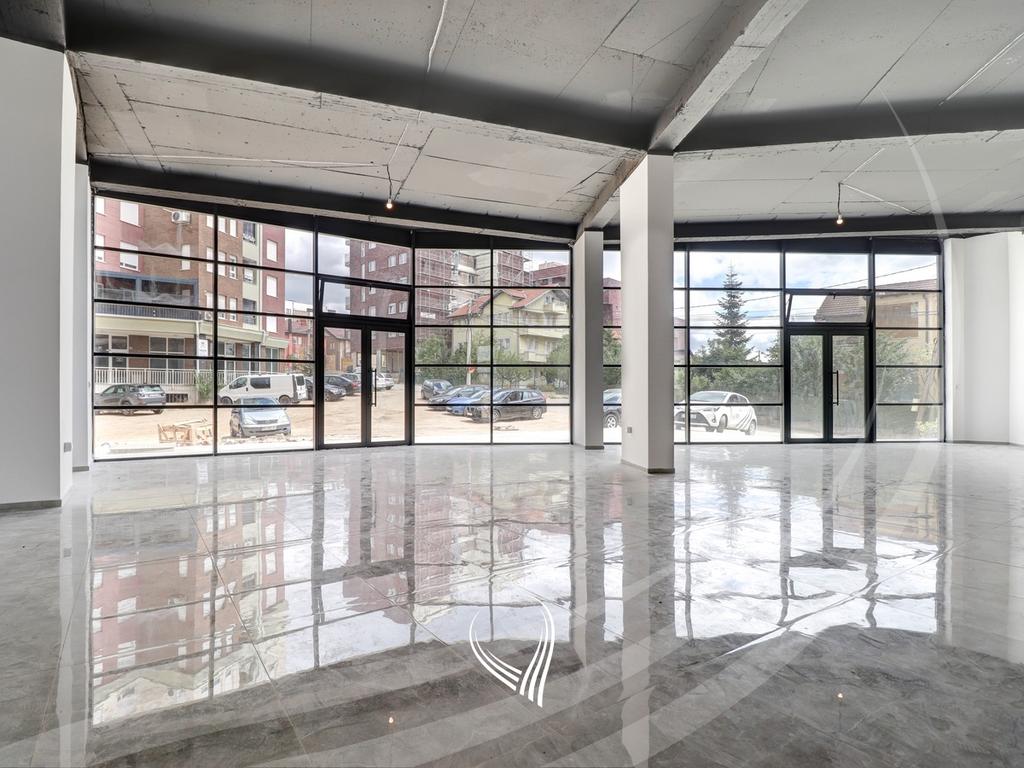 Local de 141 mètres carrés à louer dans le quartier Mati 1