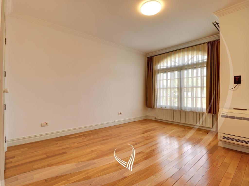 Maison de 300 mètres carrés à louer à fshati ndërkombëtar - international village (3)