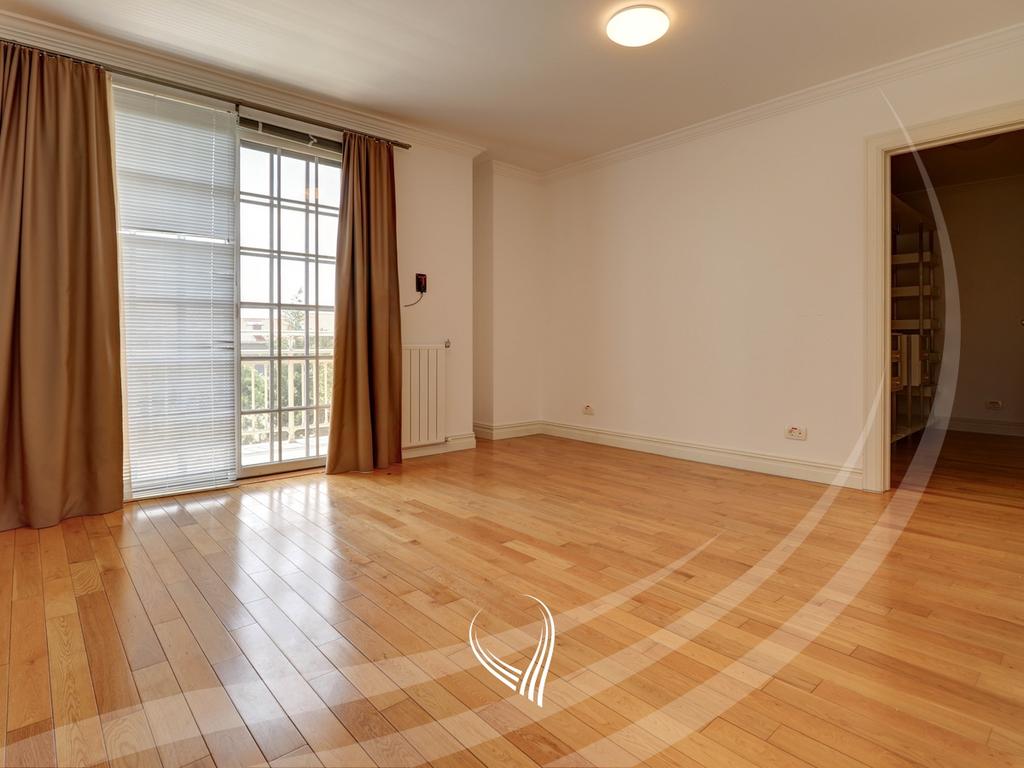 Maison de 300 mètres carrés à louer à fshati ndërkombëtar - international village (4)
