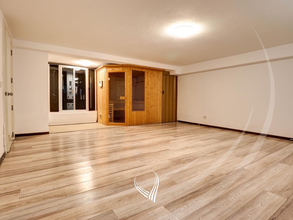 Maison de 300 mètres carrés à louer à fshati ndërkombëtar - international village (5)
