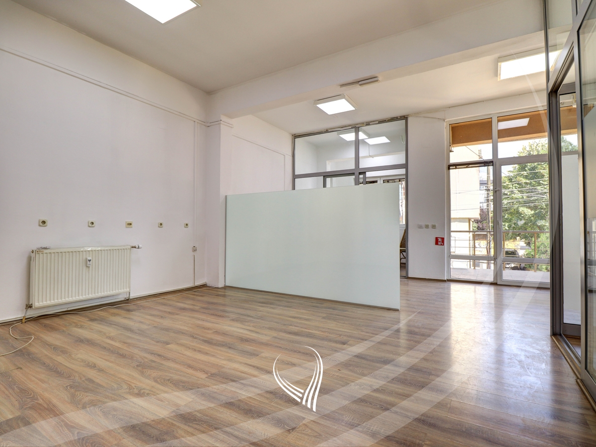 Bureau avec 4 pièces pour travailler à louer au centre-ville