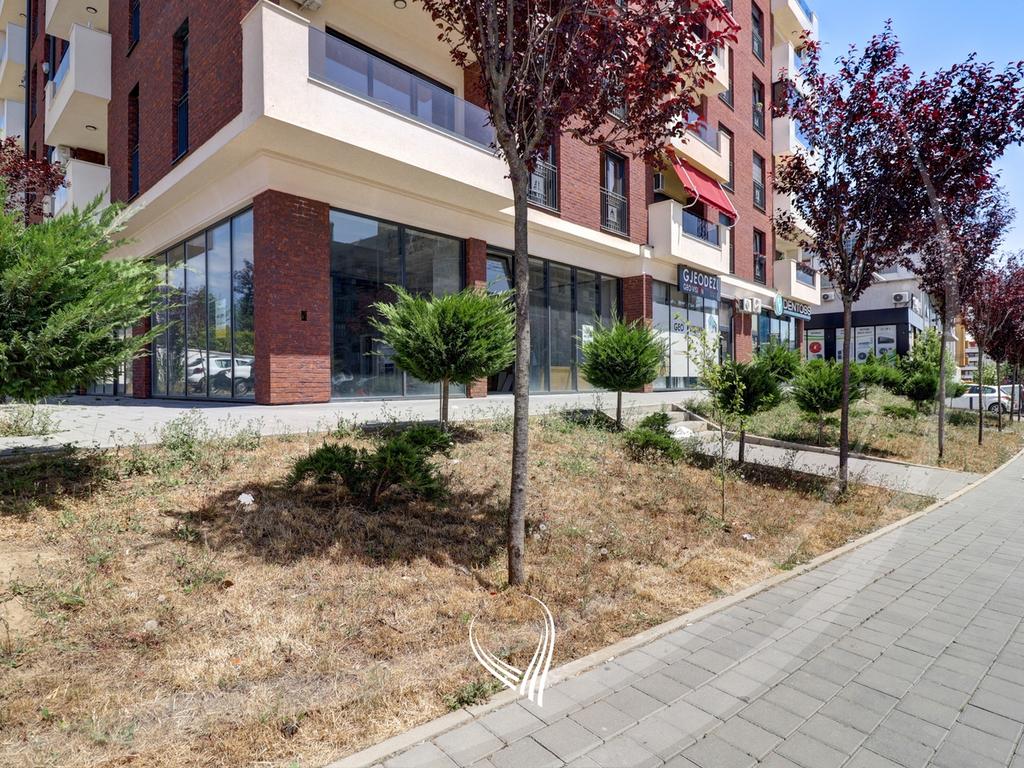 Local de 211 metros quadrados para alugar no bairro Arbëria – Dragodan (7)