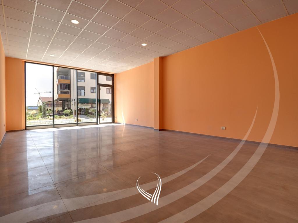 Local de 90 mètres carrés à louer dans le quartier Arbëria – Dragodan (7)