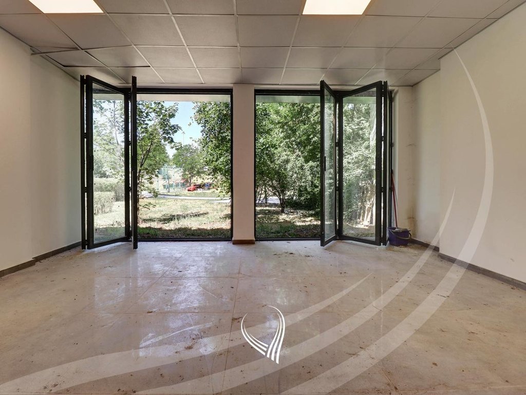 Locale di 110 metri quadrati in affitto nel quartiere Dardania (4)