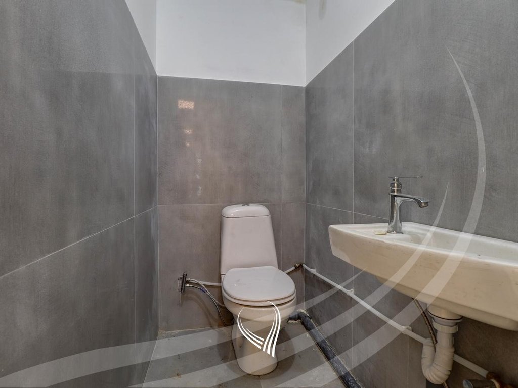 Locale di 110 metri quadrati in affitto nel quartiere Dardania (5)