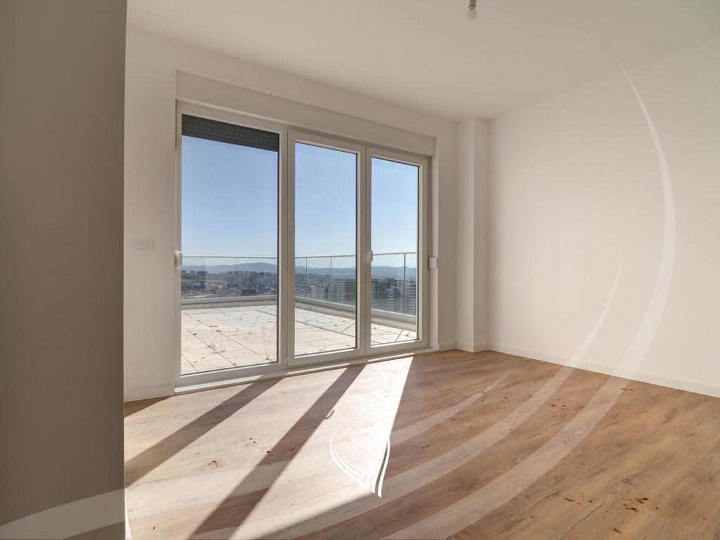 Penthouse 277 metra katror në shitje në lagjen Mati 1 - kodrina (6)