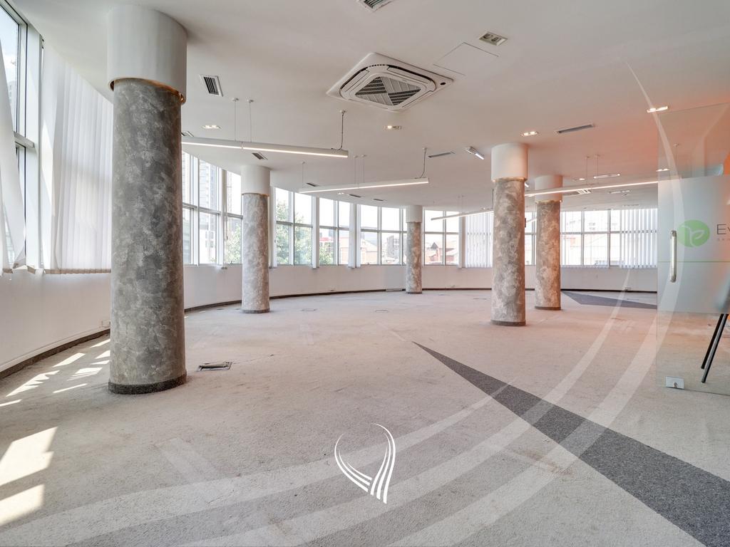 Ufficio di 300 metri quadrati in affitto nel quartiere Pejton
