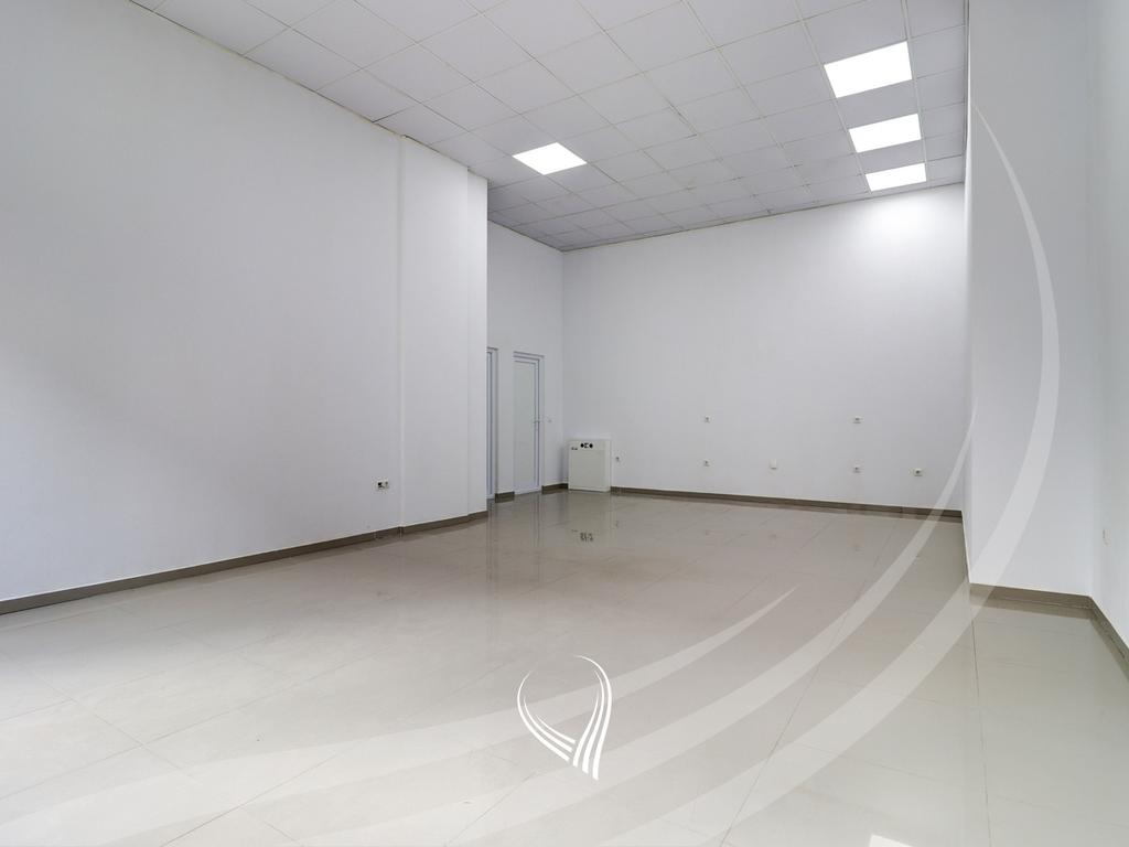 Local de 54 mètres carrés à vendre dans le quartier Mati 1 (2)