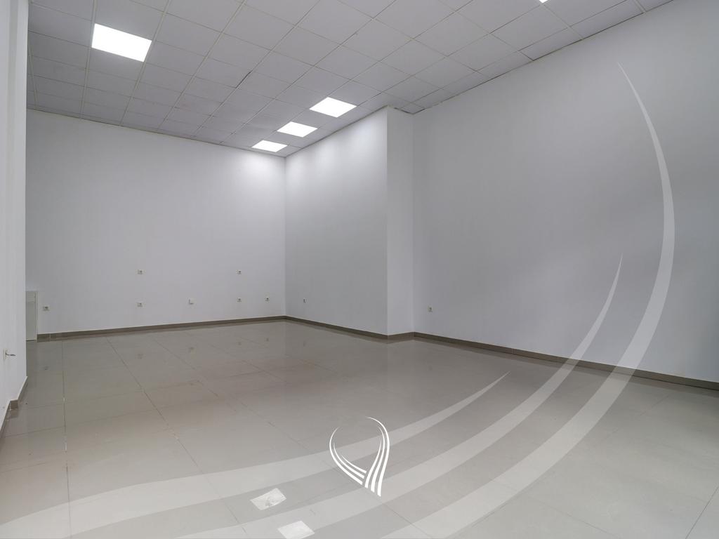 Local de 54 mètres carrés à vendre dans le quartier Mati 1 (3)