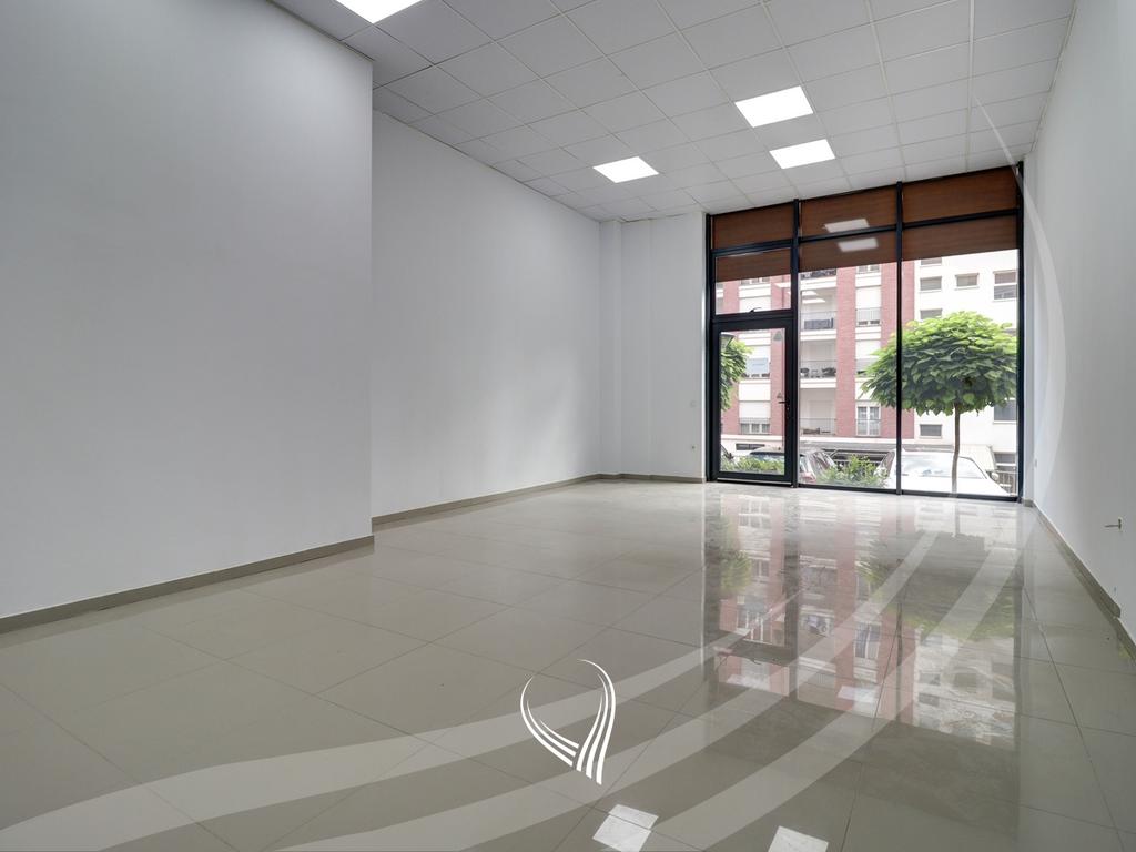 Local de 54 mètres carrés à vendre dans le quartier Mati 1 (4)