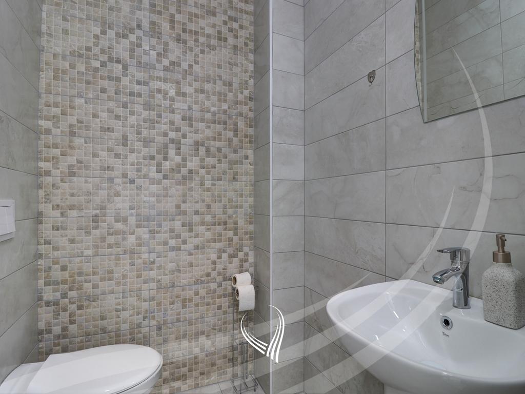 Local de 54 mètres carrés à vendre dans le quartier Mati 1 (6)